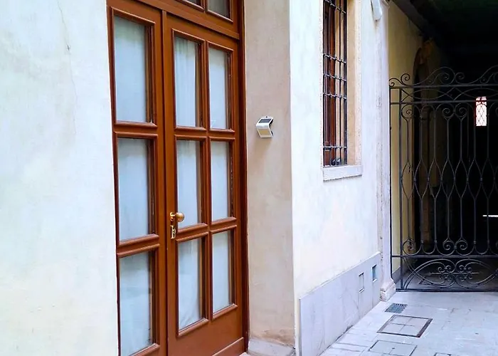 Arena In - Centre Apartmán *